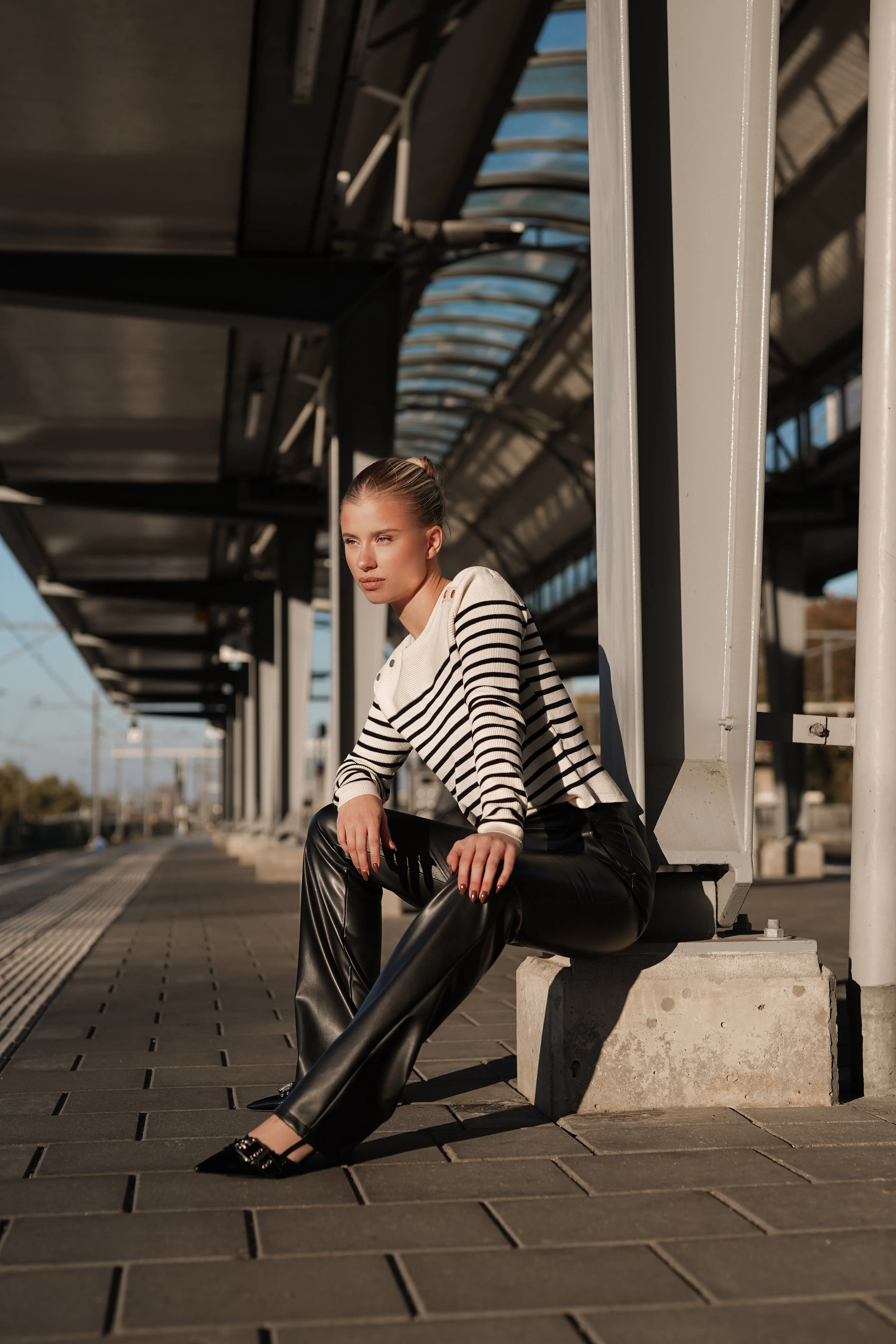 Gestreepte top met gouden details beige - Pepper